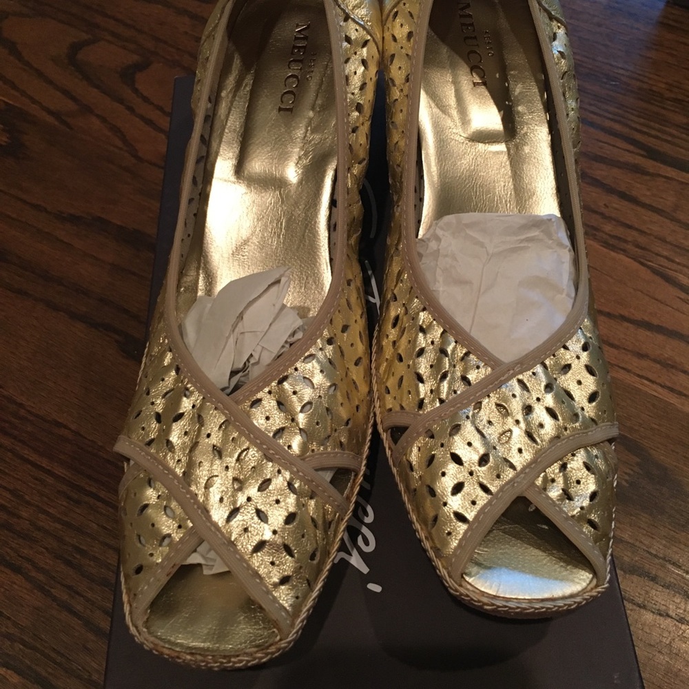 Sesto Meucci Gold Wedge Sandal-11N- New